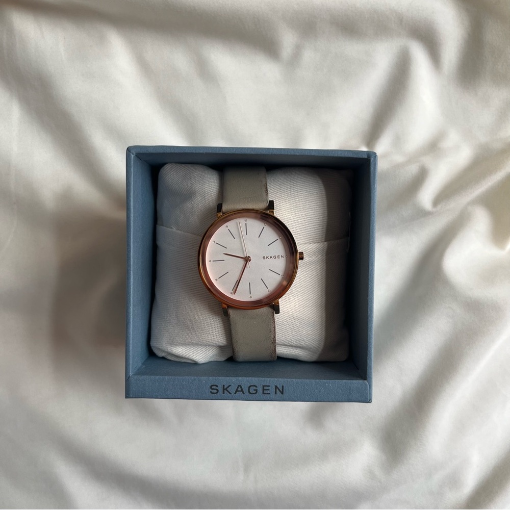 gold skagen quartz women’s watch three hand